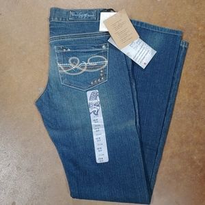 Southern Thread Demi